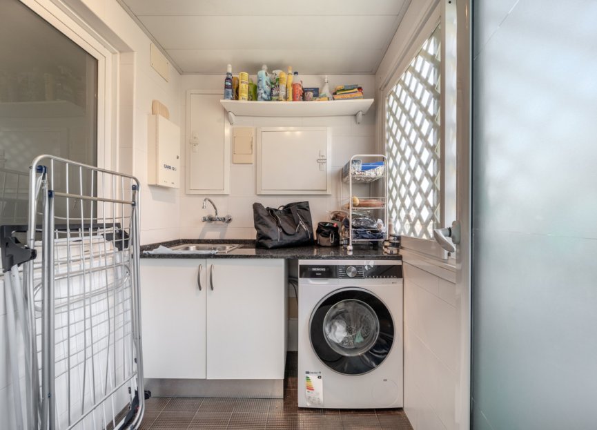 Resale - Apartment - Middle Floor Apartment - Marbella - Puerto Banús