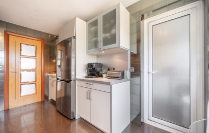 Resale - Apartment - Middle Floor Apartment - Marbella - Puerto Banús