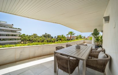 Resale - Apartment - Middle Floor Apartment - Marbella - Puerto Banús