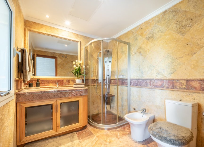 Resale - Apartment - Middle Floor Apartment - Marbella - Puerto Banús