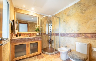 Resale - Apartment - Middle Floor Apartment - Marbella - Puerto Banús