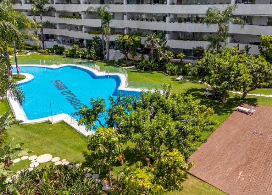 Resale - Apartment - Middle Floor Apartment - Marbella - Puerto Banús