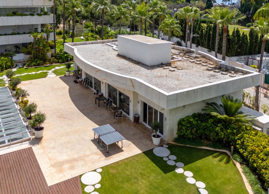 Resale - Apartment - Middle Floor Apartment - Marbella - Puerto Banús