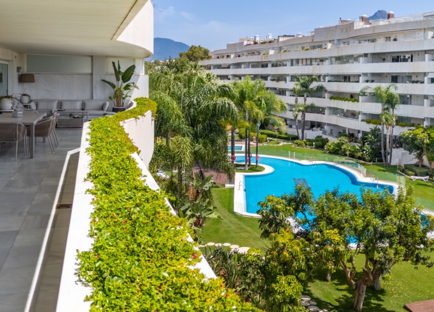 Resale - Apartment - Middle Floor Apartment - Marbella - Puerto Banús