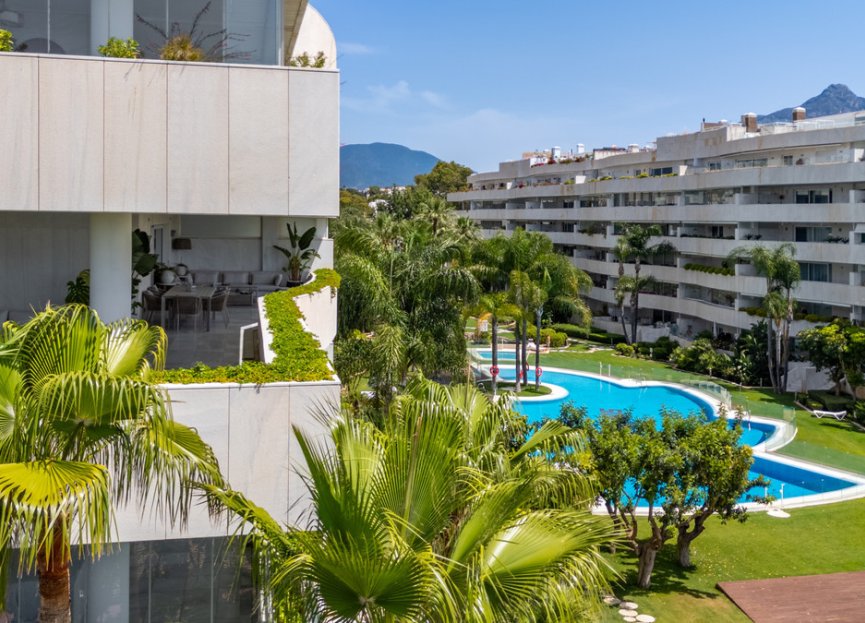 Resale - Apartment - Middle Floor Apartment - Marbella - Puerto Banús