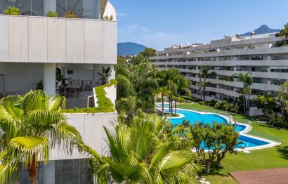 Resale - Apartment - Middle Floor Apartment - Marbella - Puerto Banús