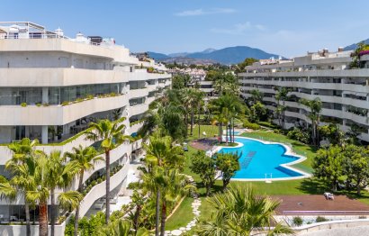 Resale - Apartment - Middle Floor Apartment - Marbella - Puerto Banús