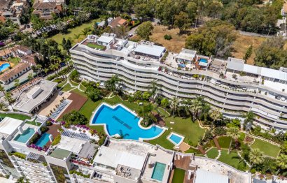 Resale - Apartment - Middle Floor Apartment - Marbella - Puerto Banús