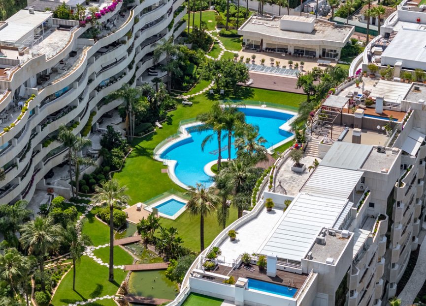Resale - Apartment - Middle Floor Apartment - Marbella - Puerto Banús