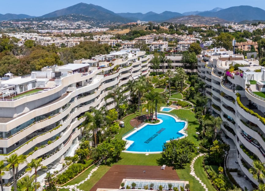Resale - Apartment - Middle Floor Apartment - Marbella - Puerto Banús