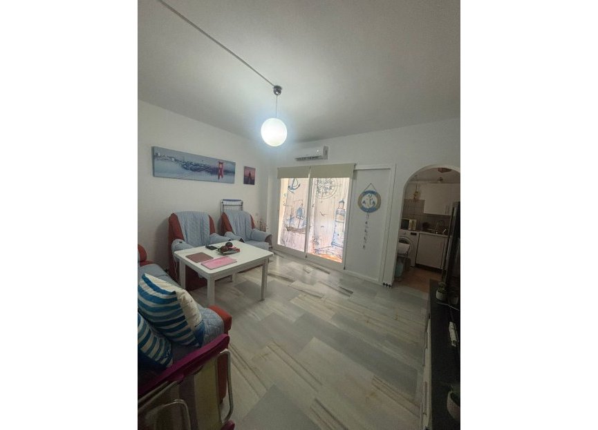 Resale - Apartment - Middle Floor Apartment - Estepona - Estepona Centro