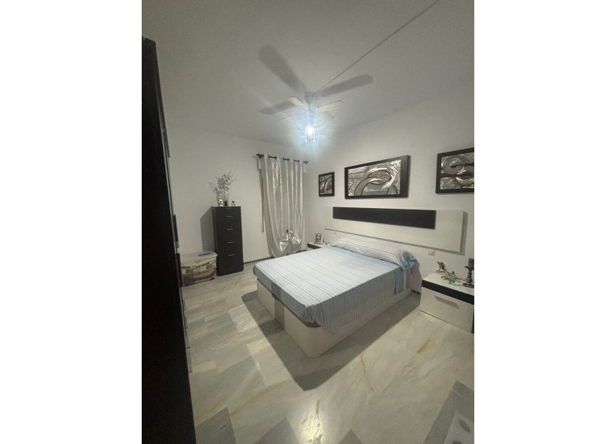 Resale - Apartment - Middle Floor Apartment - Estepona - Estepona Centro