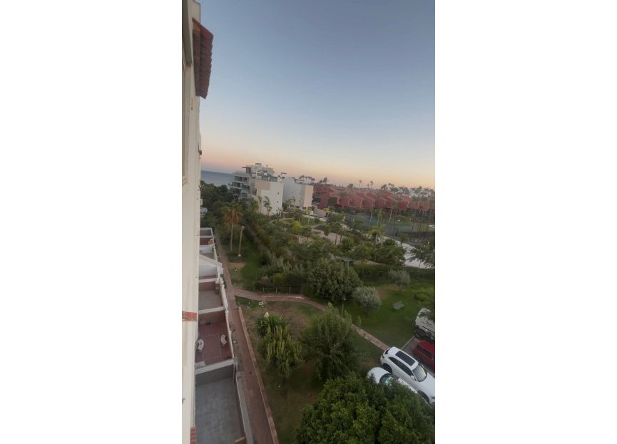 Resale - Apartment - Middle Floor Apartment - Estepona - Estepona Centro