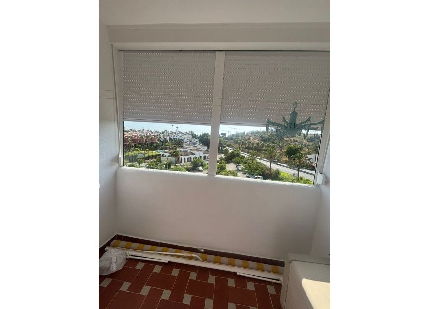 Resale - Apartment - Middle Floor Apartment - Estepona - Estepona Centro