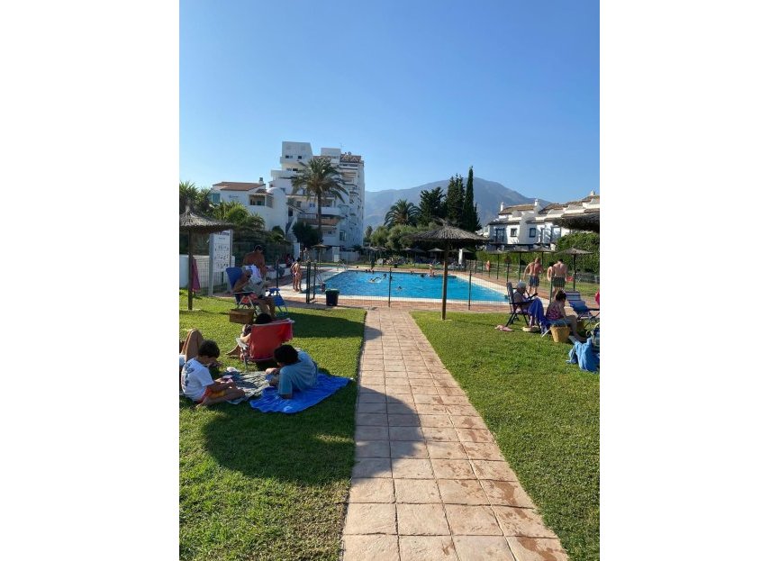 Resale - Apartment - Middle Floor Apartment - Estepona - Estepona Centro