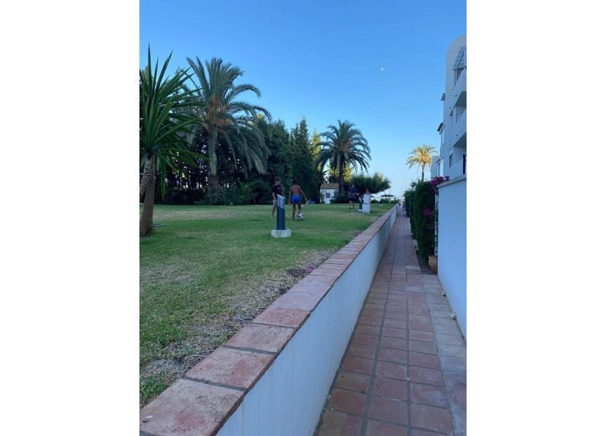 Resale - Apartment - Middle Floor Apartment - Estepona - Estepona Centro