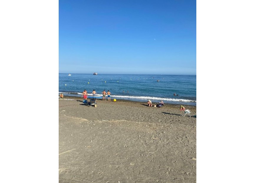 Resale - Apartment - Middle Floor Apartment - Estepona - Estepona Centro