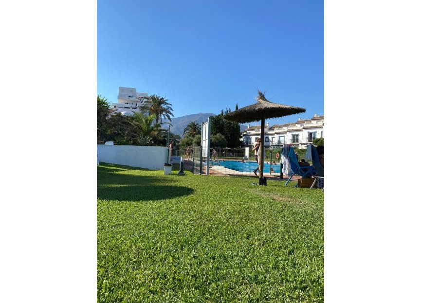 Resale - Apartment - Middle Floor Apartment - Estepona - Estepona Centro