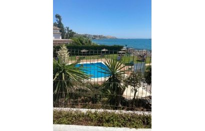 Resale - Apartment - Middle Floor Apartment - Estepona - Estepona Centro