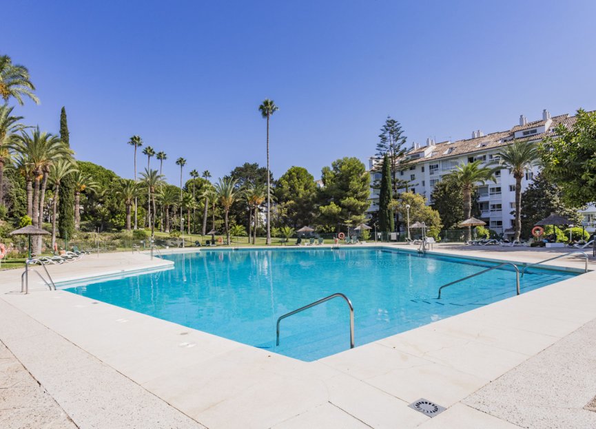 Resale - Apartment - Middle Floor Apartment - Marbella - Río Real