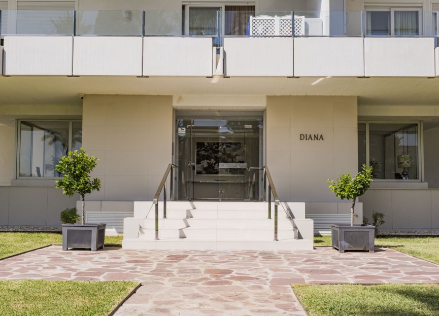 Resale - Apartment - Middle Floor Apartment - Marbella - Río Real