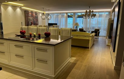 Resale - Apartment - Middle Floor Apartment - Marbella - Puerto Banús