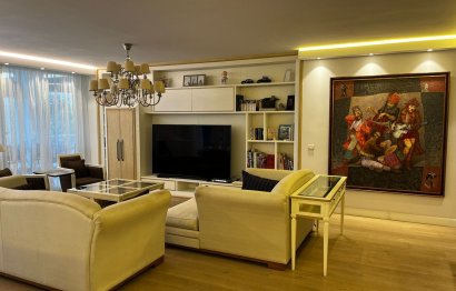 Resale - Apartment - Middle Floor Apartment - Marbella - Puerto Banús