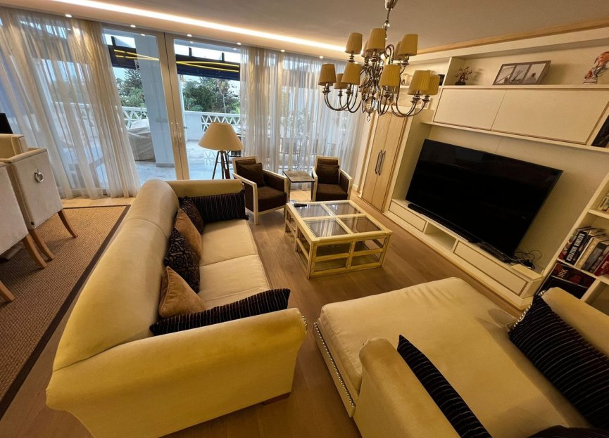 Resale - Apartment - Middle Floor Apartment - Marbella - Puerto Banús