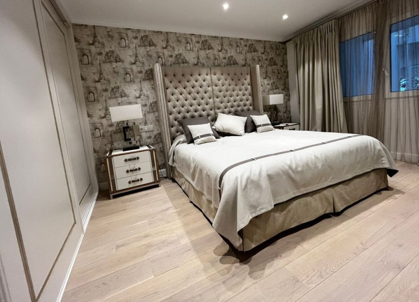 Resale - Apartment - Middle Floor Apartment - Marbella - Puerto Banús