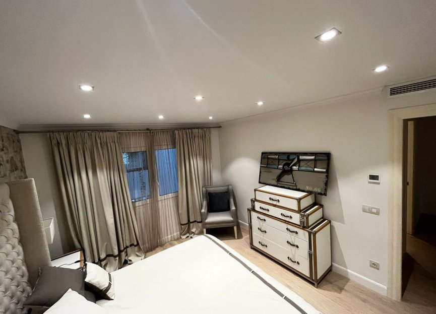 Resale - Apartment - Middle Floor Apartment - Marbella - Puerto Banús