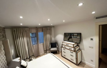 Resale - Apartment - Middle Floor Apartment - Marbella - Puerto Banús