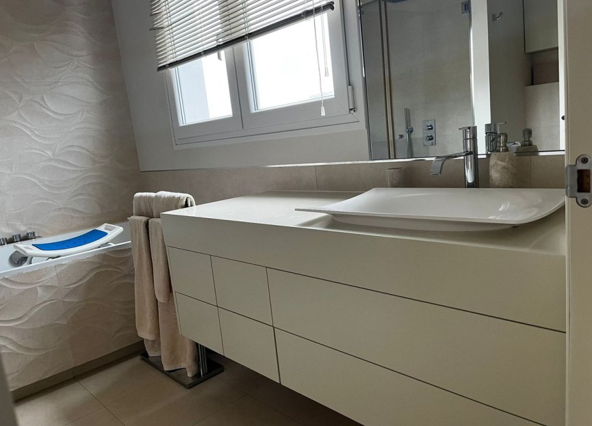 Resale - Apartment - Middle Floor Apartment - Marbella - Puerto Banús