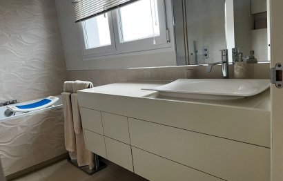 Resale - Apartment - Middle Floor Apartment - Marbella - Puerto Banús