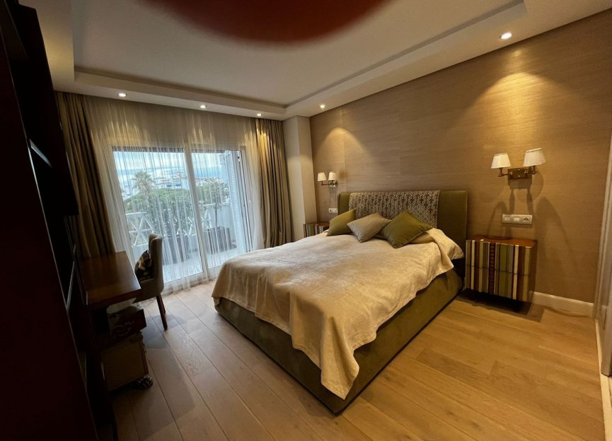 Resale - Apartment - Middle Floor Apartment - Marbella - Puerto Banús