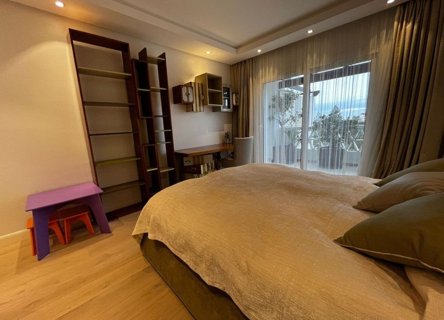 Resale - Apartment - Middle Floor Apartment - Marbella - Puerto Banús