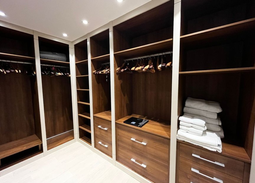 Resale - Apartment - Middle Floor Apartment - Marbella - Puerto Banús