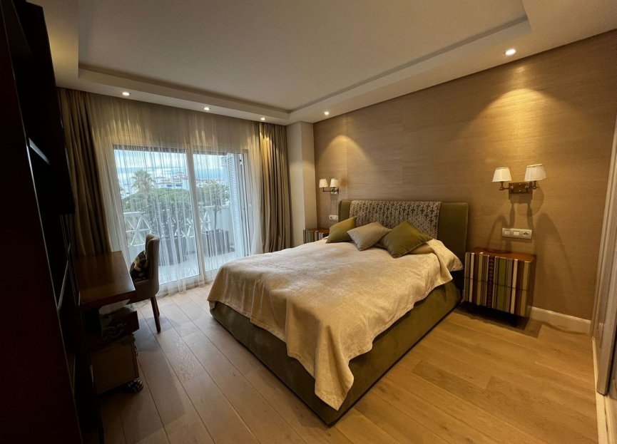 Resale - Apartment - Middle Floor Apartment - Marbella - Puerto Banús