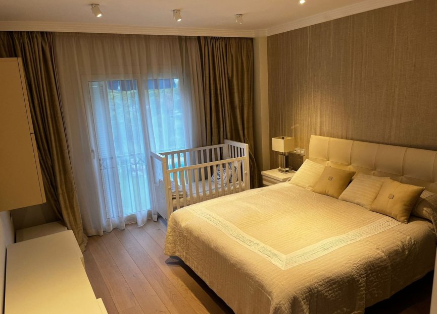 Resale - Apartment - Middle Floor Apartment - Marbella - Puerto Banús