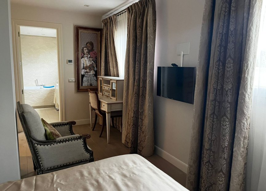 Resale - Apartment - Middle Floor Apartment - Marbella - Puerto Banús