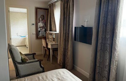 Resale - Apartment - Middle Floor Apartment - Marbella - Puerto Banús