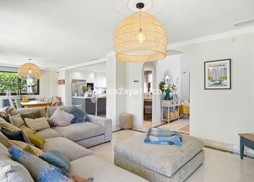 Resale - House - Detached Villa - Estepona - Estepona Centro