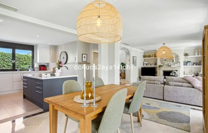 Resale - House - Detached Villa - Estepona - Estepona Centro