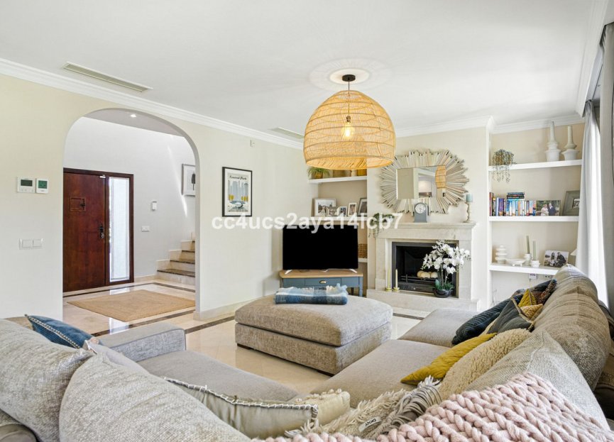 Resale - House - Detached Villa - Estepona - Estepona Centro