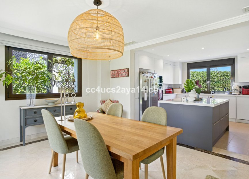 Resale - House - Detached Villa - Estepona - Estepona Centro