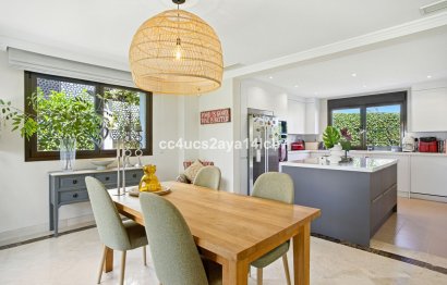 Resale - House - Detached Villa - Estepona - Estepona Centro