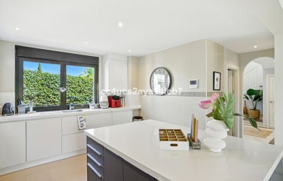 Resale - House - Detached Villa - Estepona - Estepona Centro