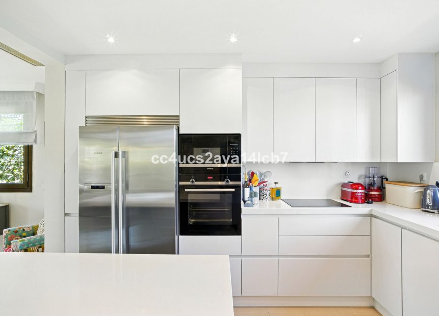 Resale - House - Detached Villa - Estepona - Estepona Centro