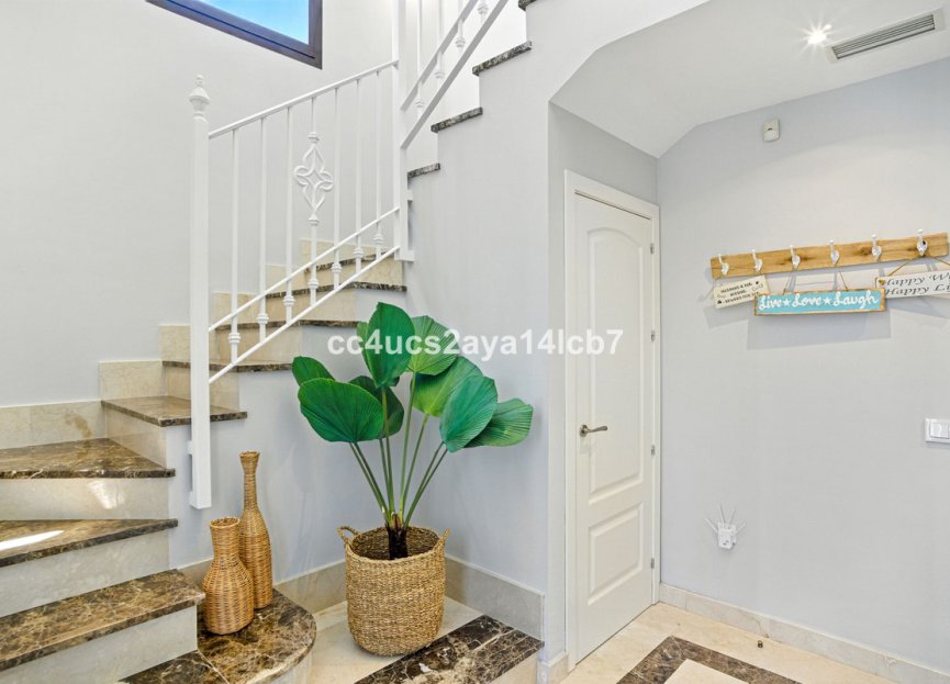 Resale - House - Detached Villa - Estepona - Estepona Centro