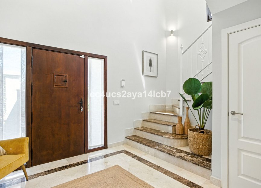 Resale - House - Detached Villa - Estepona - Estepona Centro