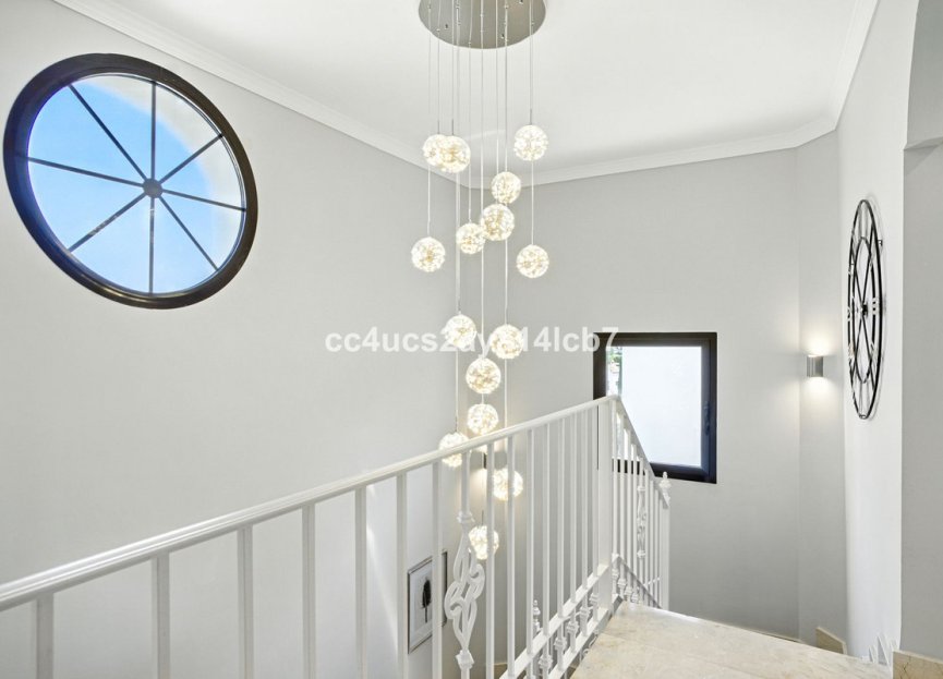 Resale - House - Detached Villa - Estepona - Estepona Centro